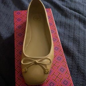 Tory Burch - Beige ballet shoes.
